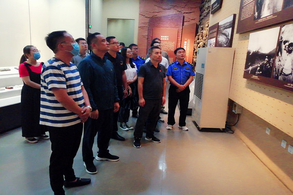 赴渡江戰役紀念館參觀學習_副本.jpg